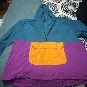 Men’s No Boundaries Colorblock Hooded Pullover